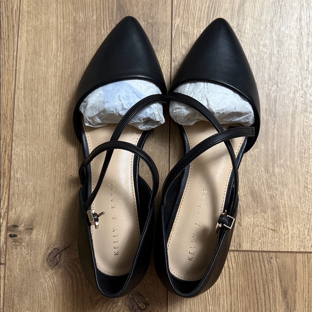Kelly & Katie Elian in Black Cross Strap Flats size 6.5